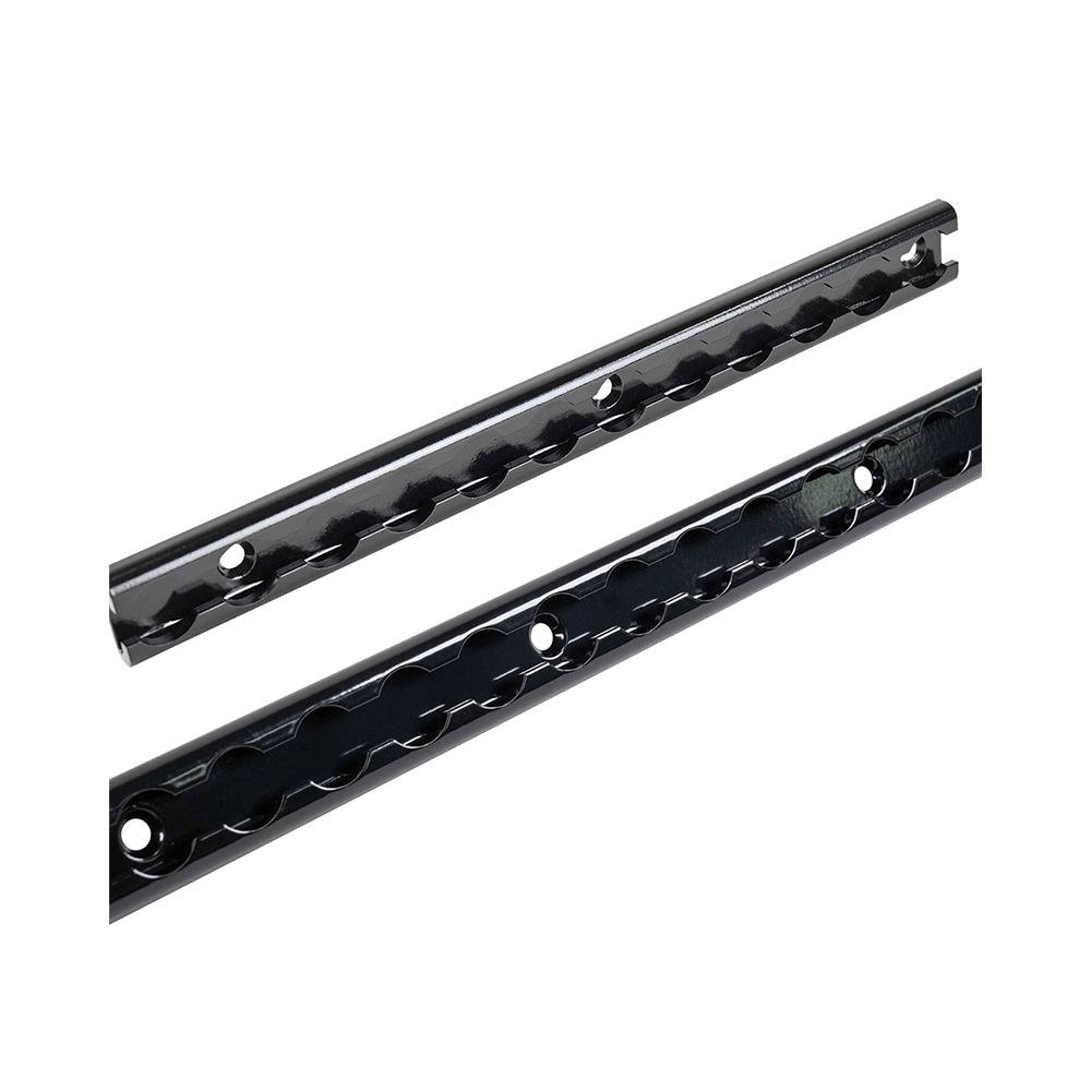 Binario a L in alluminio con finitura anodizzata nera da 72'. Binario a L in alluminio con finitura anodizzata nera da 72'.
